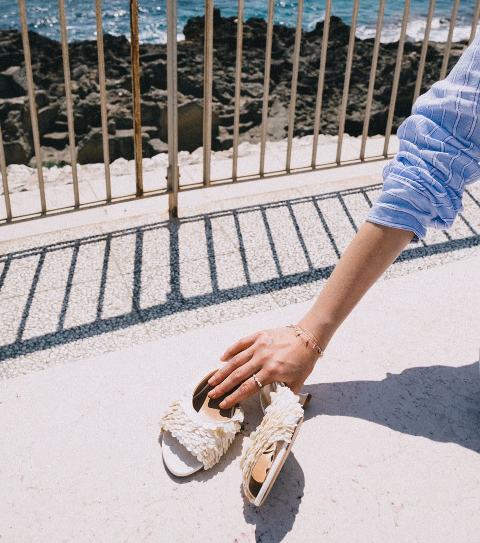 Srebrna bransoletka z kamieniami i zawieszką